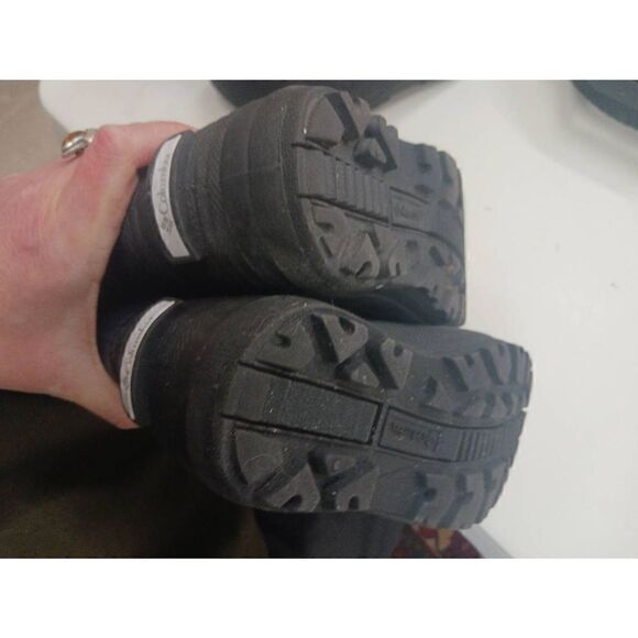 Columbia 400 gram weatherproof snow boots size 5 - Picture 4 of 5